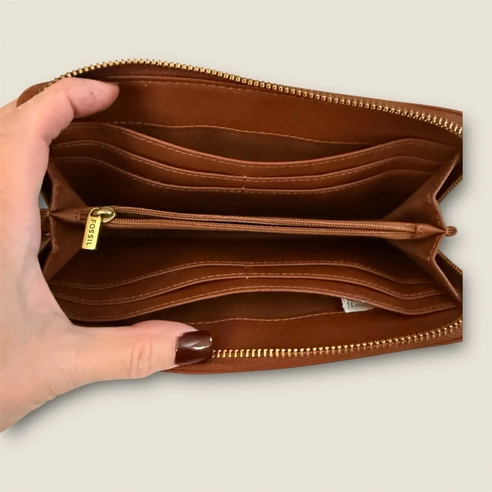 Fossil Brown Leather Wallet with Zip Closure - Picture 6 of 6